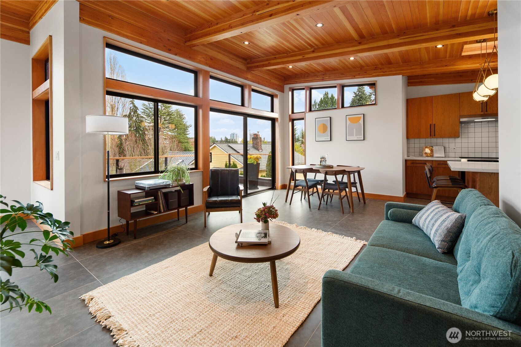 328 NE 55th Street, Seattle, WA 98105