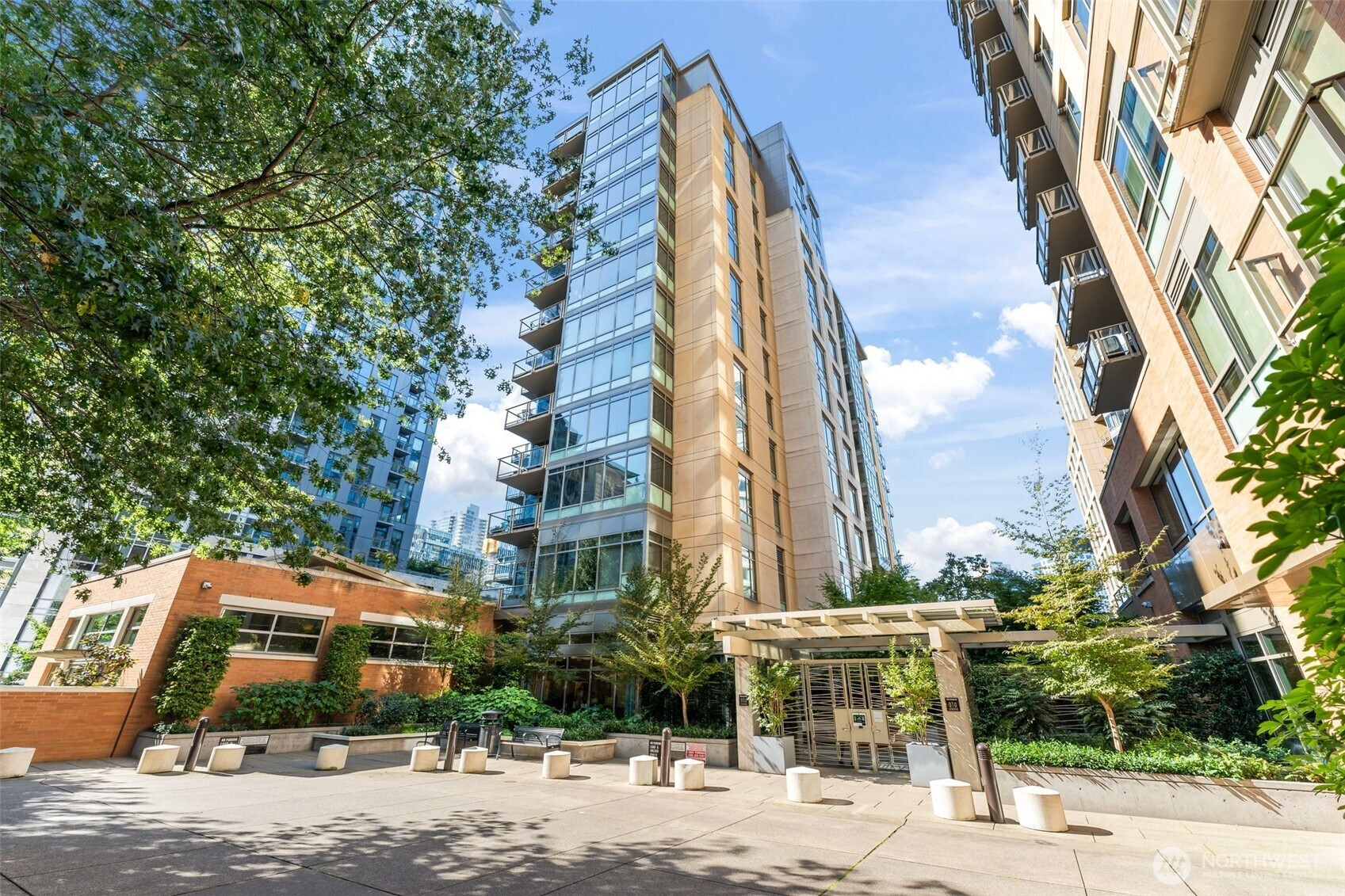 900 Lenora Street, Seattle, WA 98121