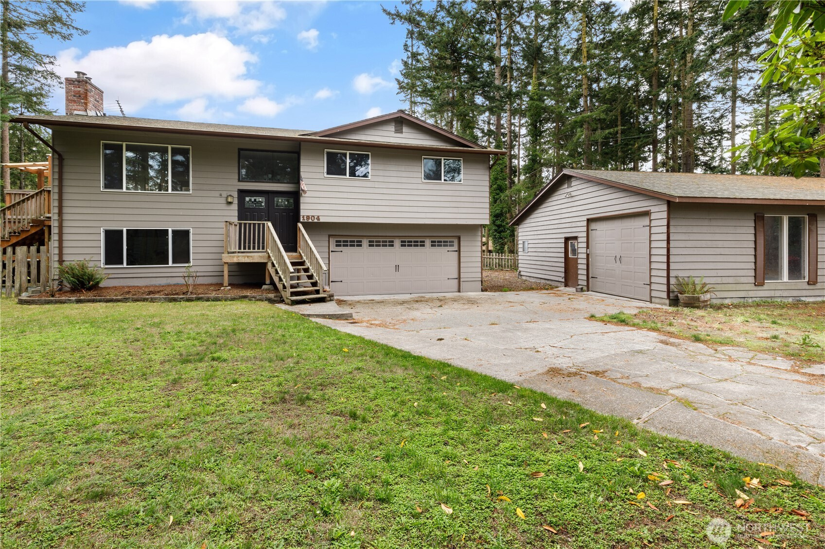 1904 Fir Woods Place, Oak Harbor, WA 98277