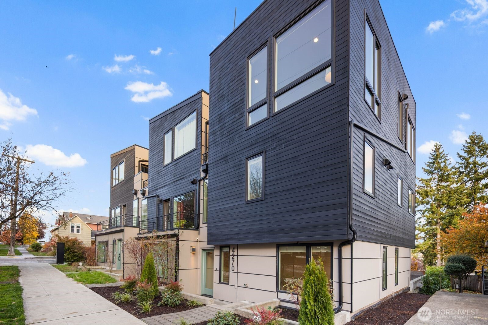 4270 Winslow Place N, Seattle, WA 98103