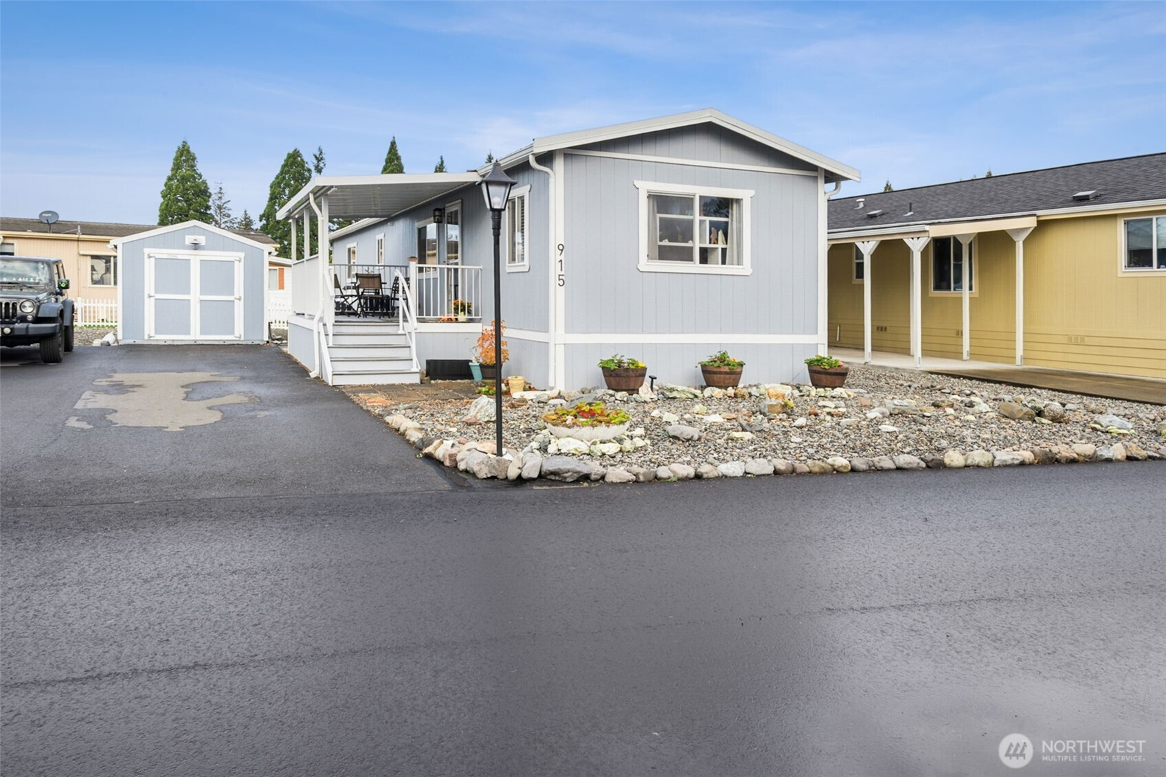 915 Mt Villa Loop, Enumclaw, WA 98022