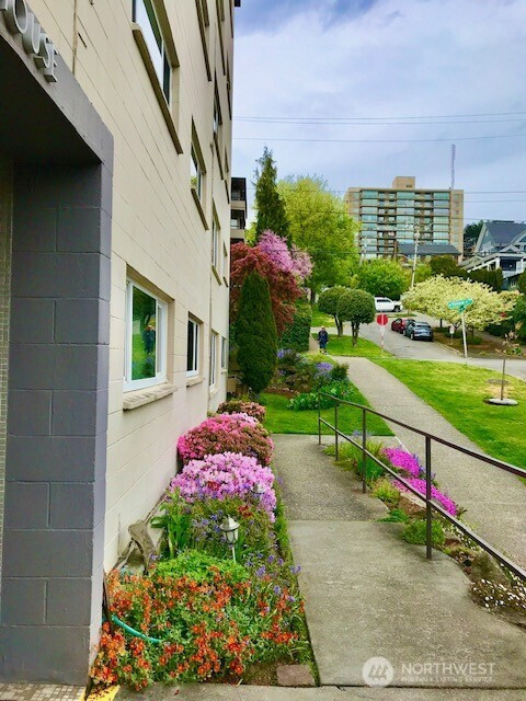 919 2nd Avenue W, Seattle, WA 98119