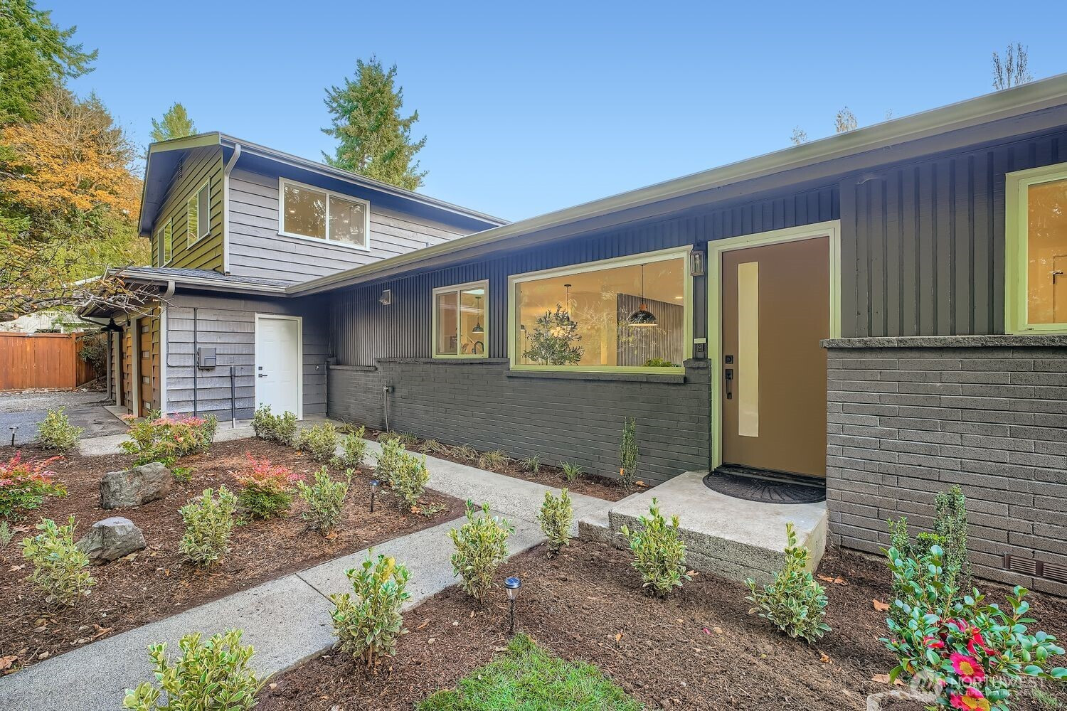 3320 NE 200th Court, Lake Forest Park, WA 98155