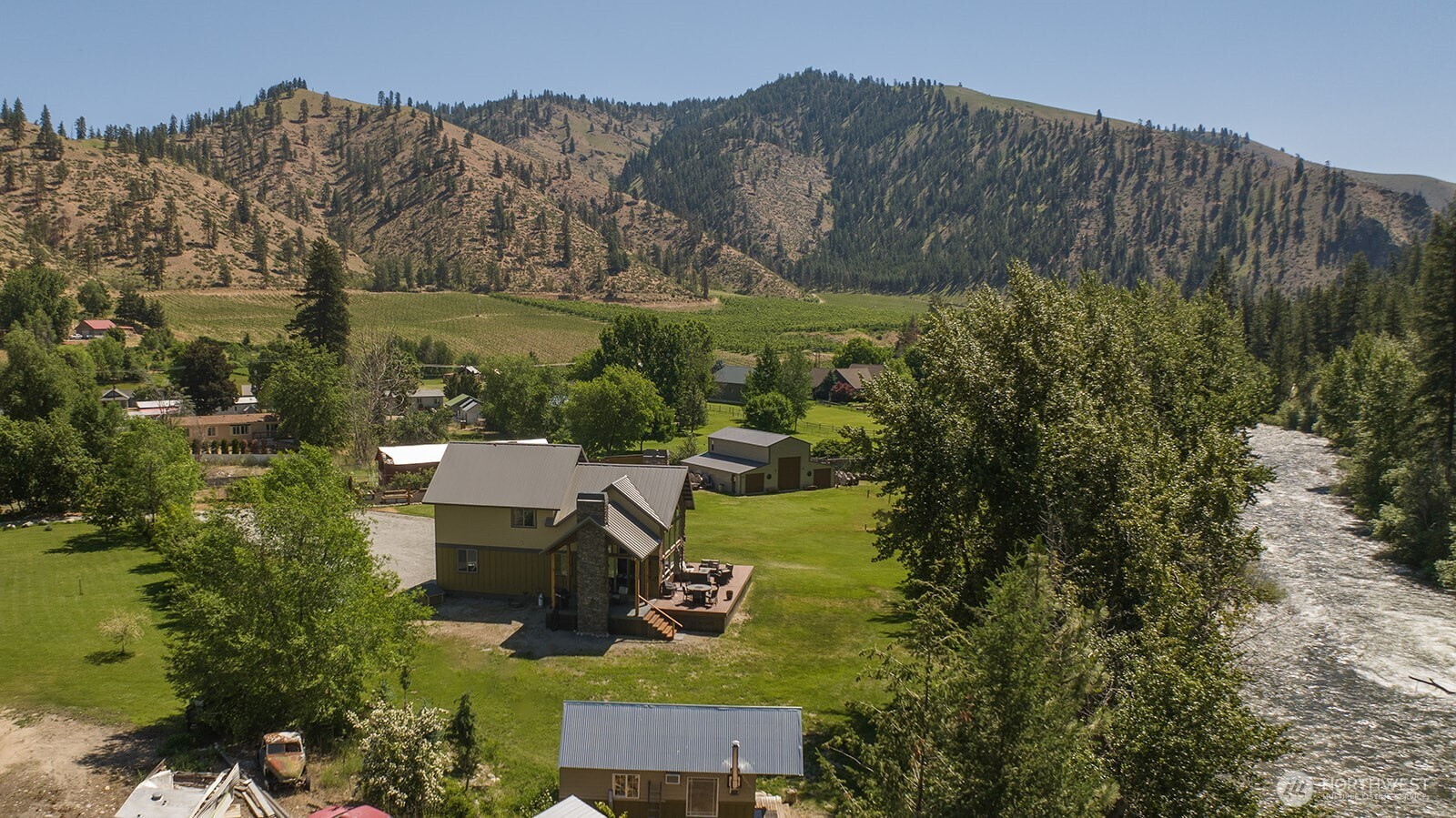 180 Country River Lane, Entiat, WA 98822