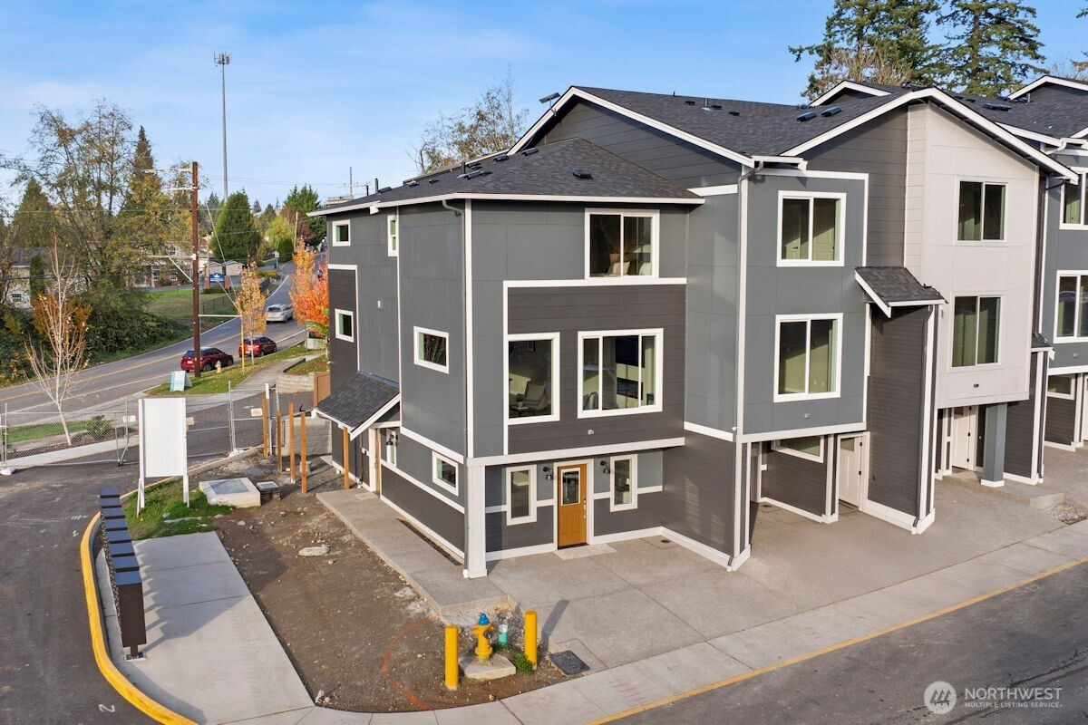 16823 Alder Way, Lynnwood, WA 98037