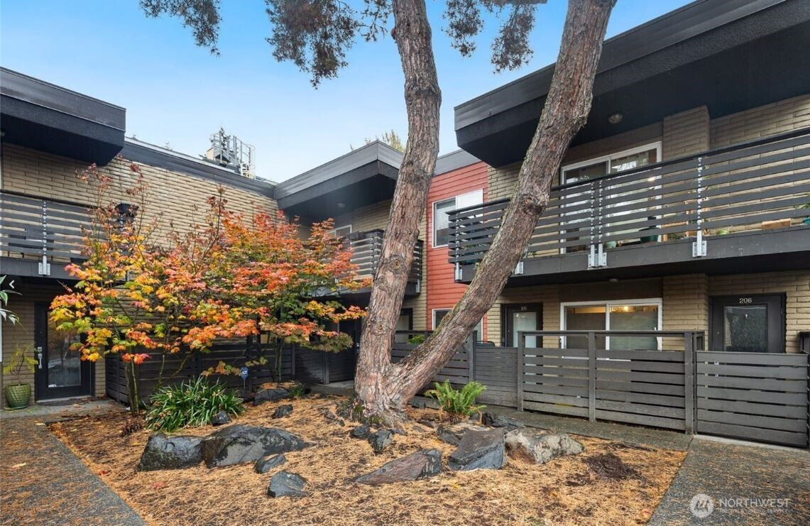 5220 42nd Avenue S, Seattle, WA 98118