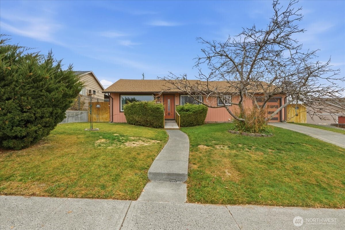 614 W Loop Drive, Moses Lake, WA 98837