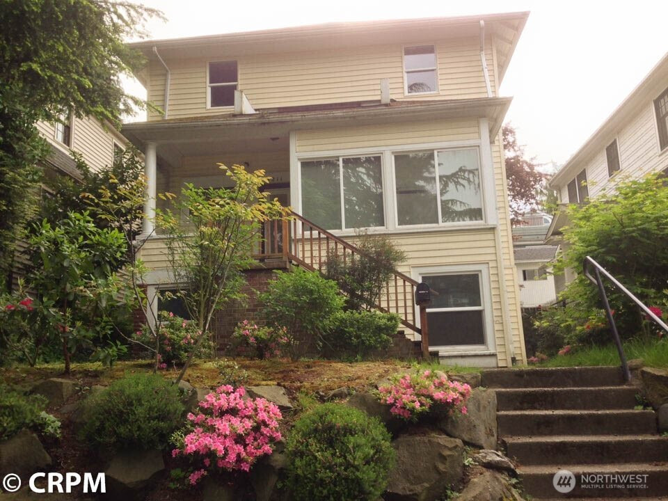 5211 19th Avenue NE, Seattle, WA 98105