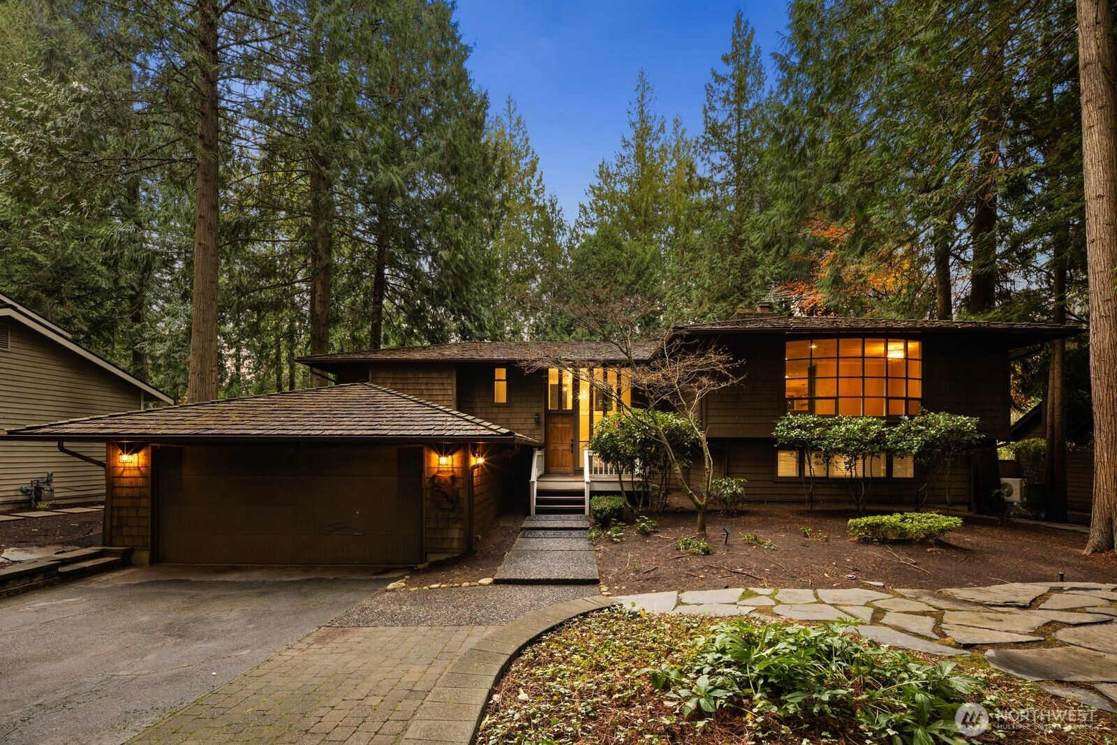 2910 Sahalee Drive E, Sammamish, WA 98074