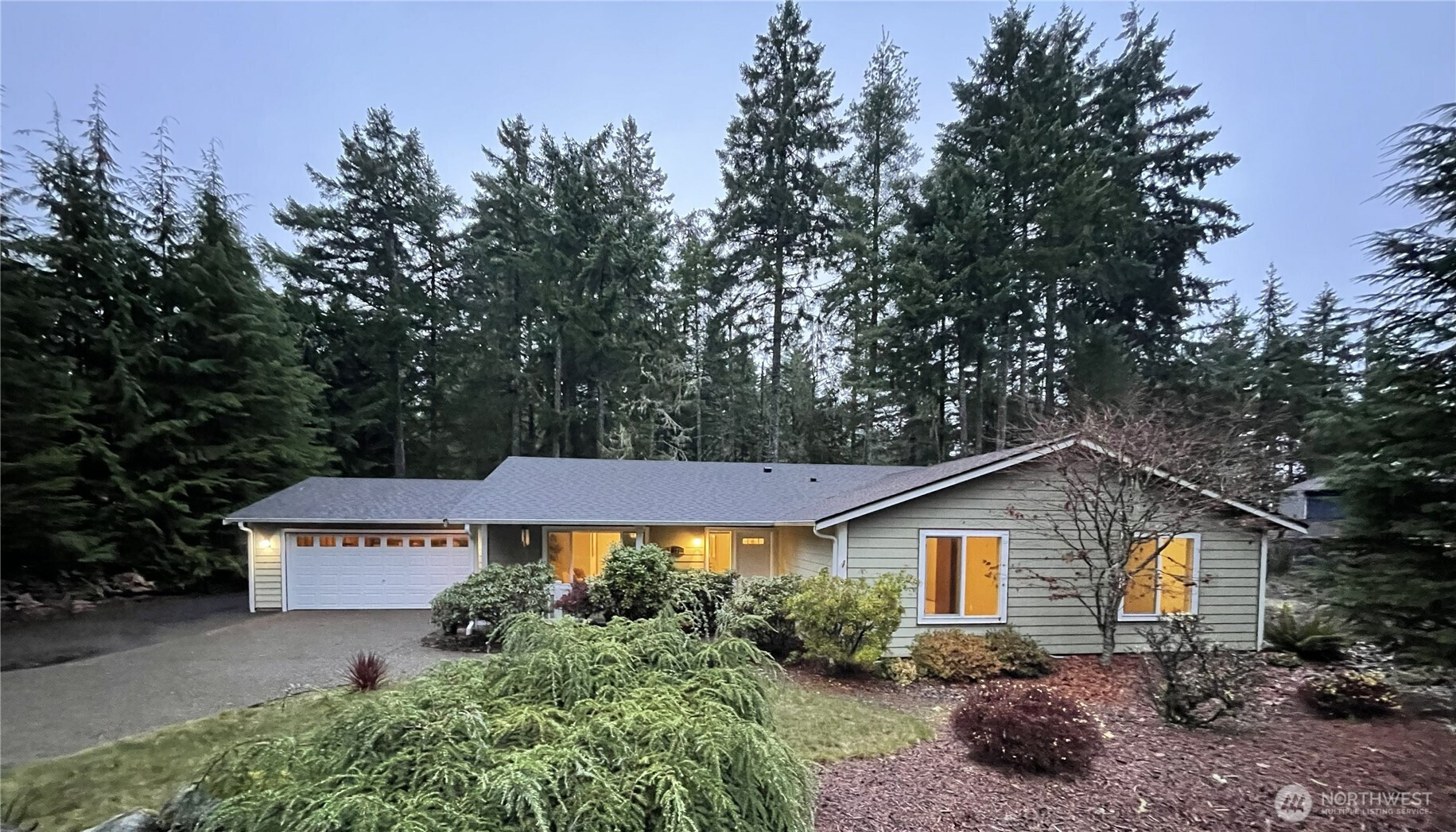 121 E Country Club Drive E, Union, WA 98592