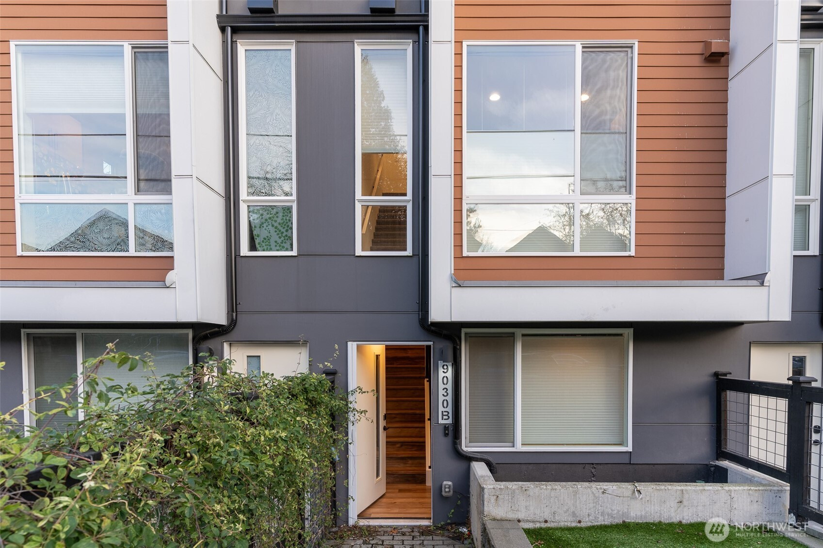 9030 18th Avenue SW, Seattle, WA 98106