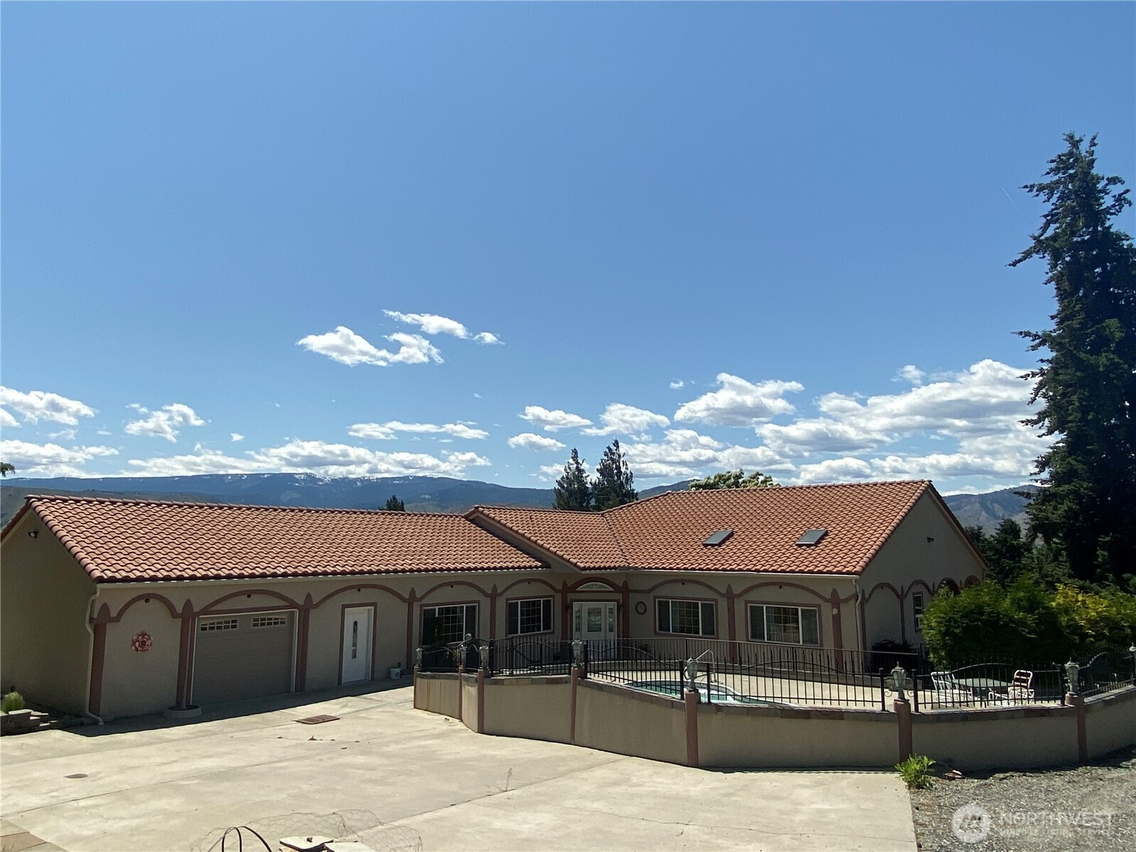 1055 N Jackson Place, East Wenatchee, WA 98802