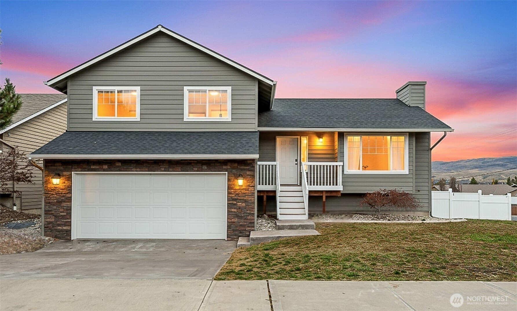 576 Saddle Rock Loop, East Wenatchee, WA 98802
