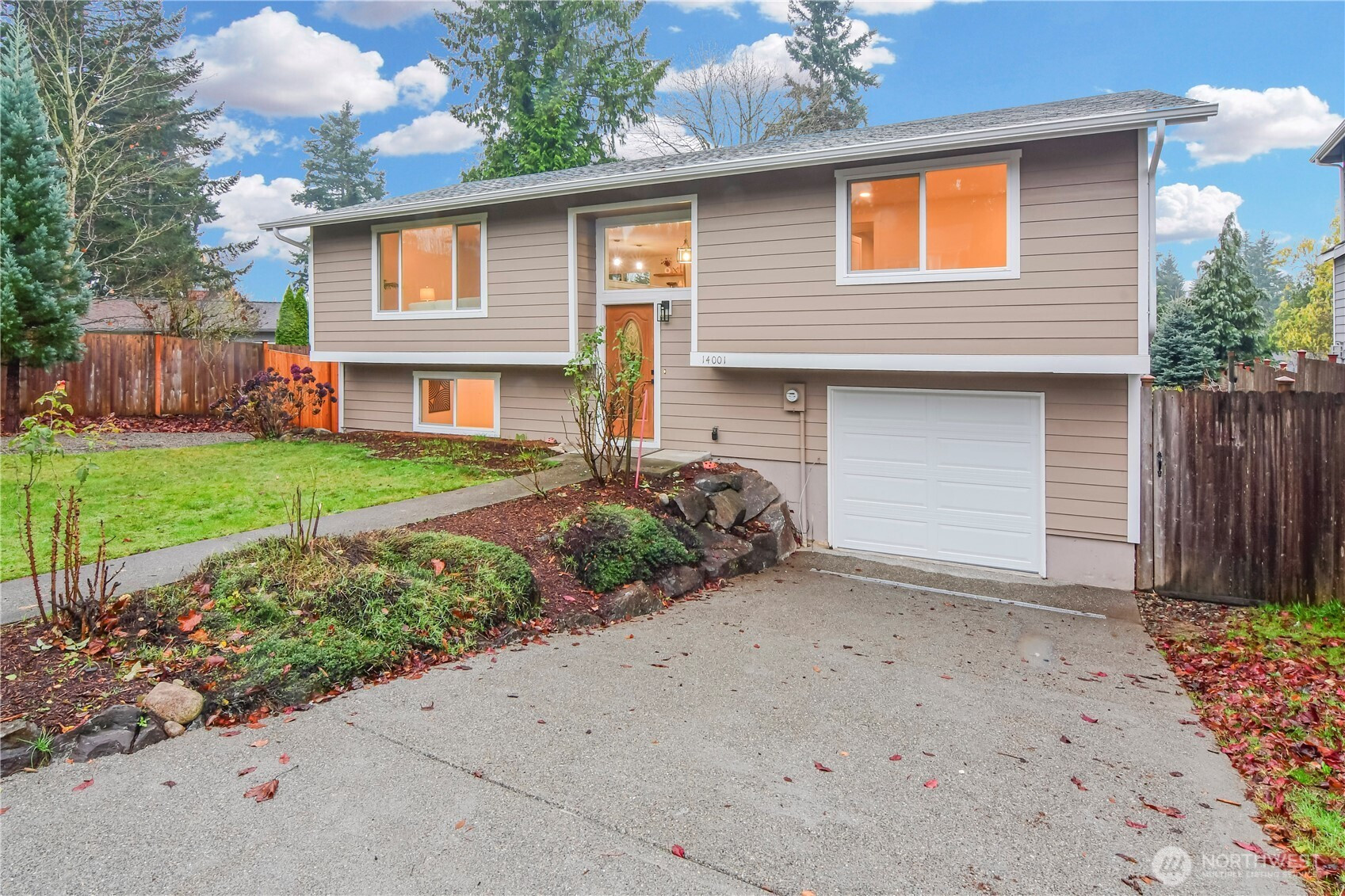 14001 90th Avenue NE, Kirkland, WA 98034