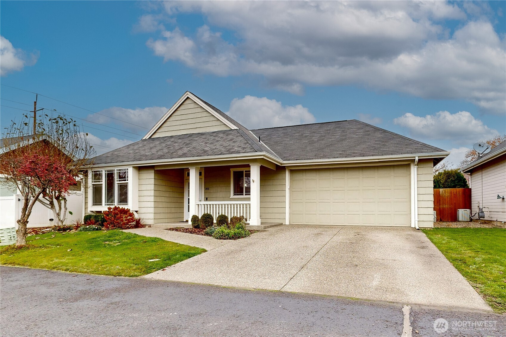 891 SE Larkspur Pl, College Place, WA 99324