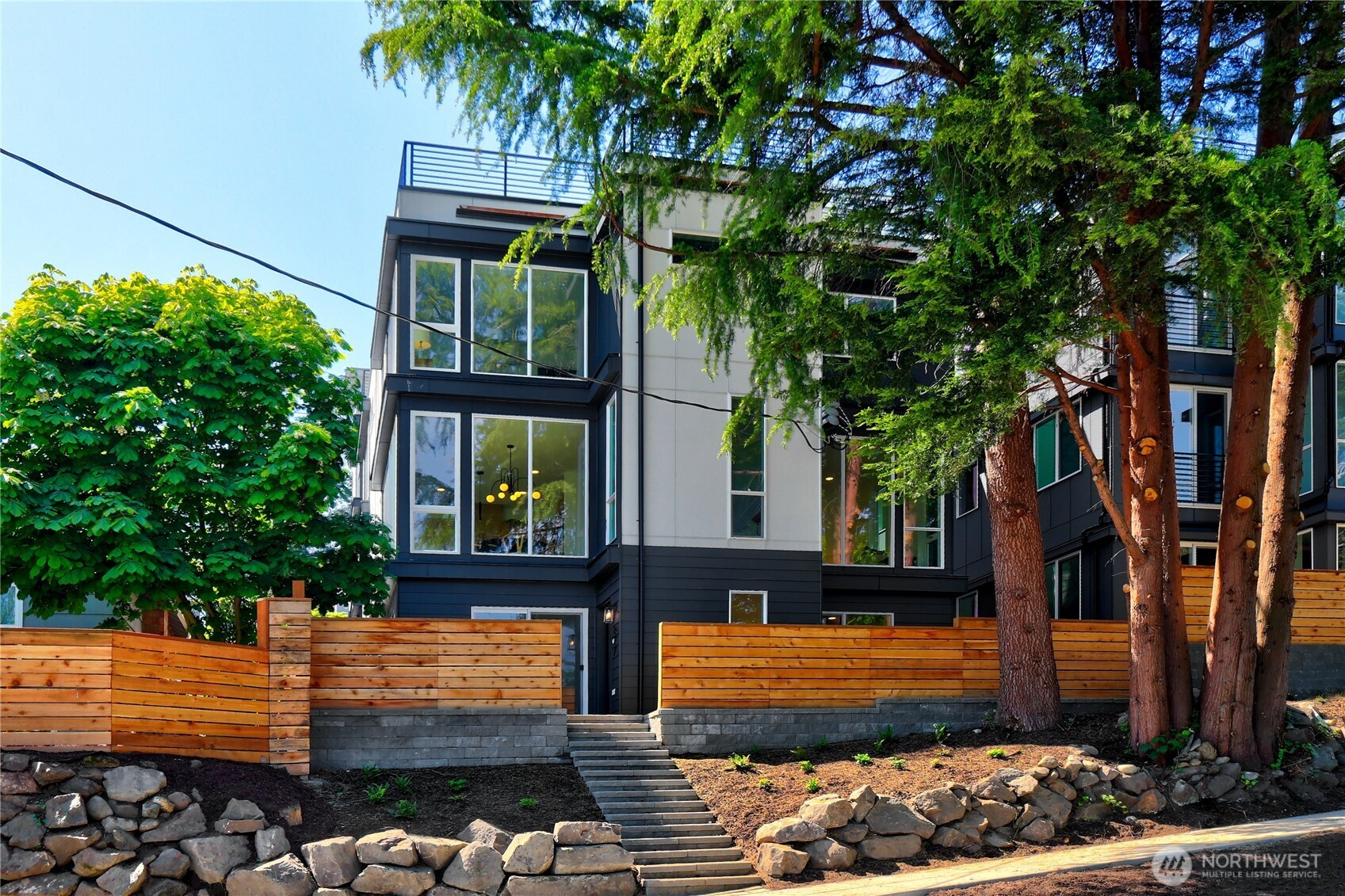 627 B W Emerson Street, Seattle, WA 98119