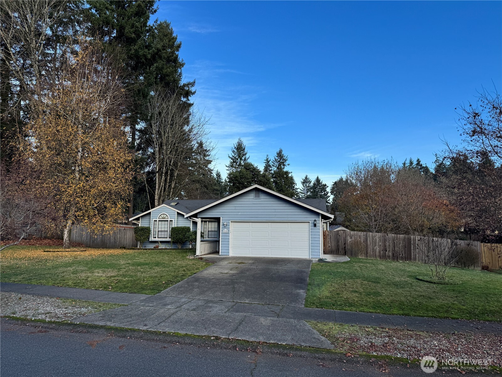8220 Lake Forest Drive SE, Lacey, WA 98503