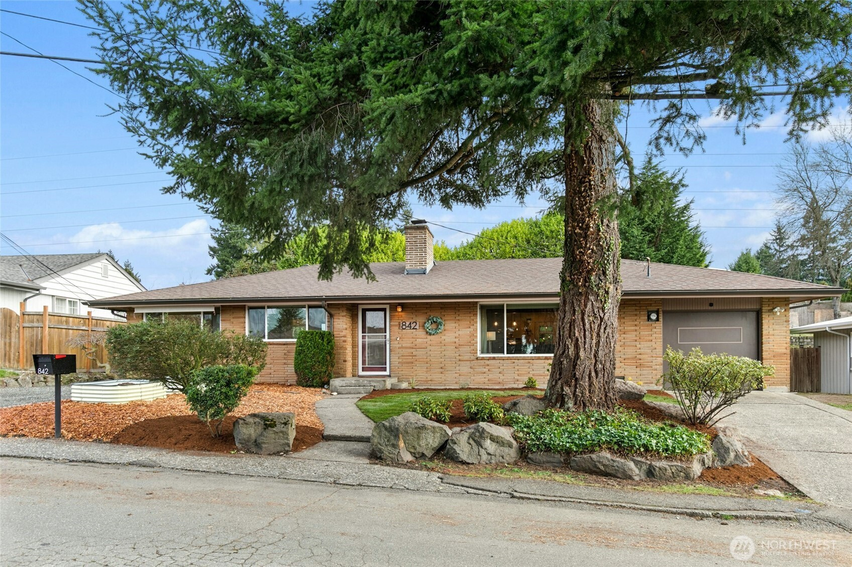 842 Lynnwood Avenue NE, Renton, WA 98056