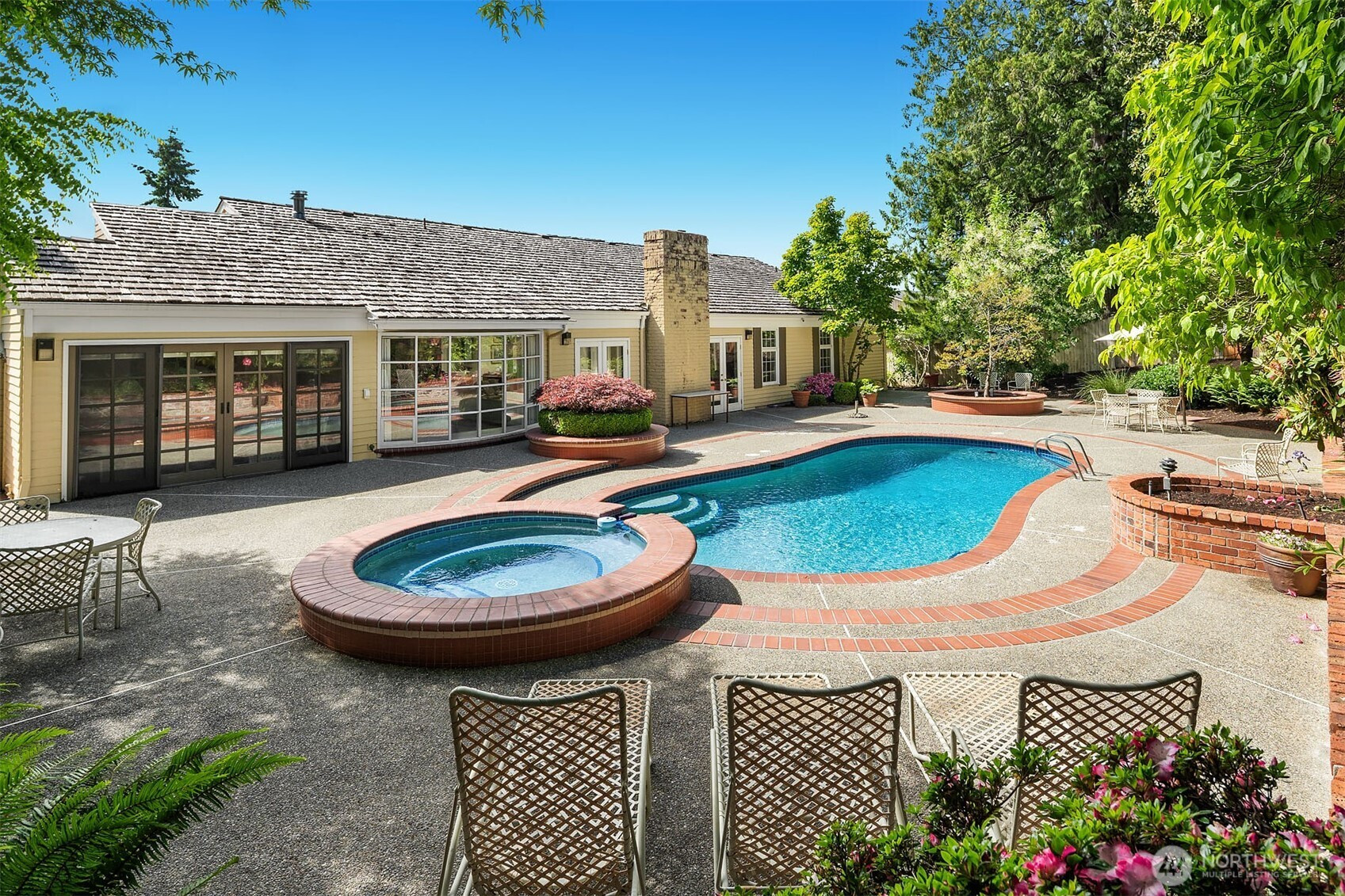 4226 92nd Avenue NE, Yarrow Point, WA 98004