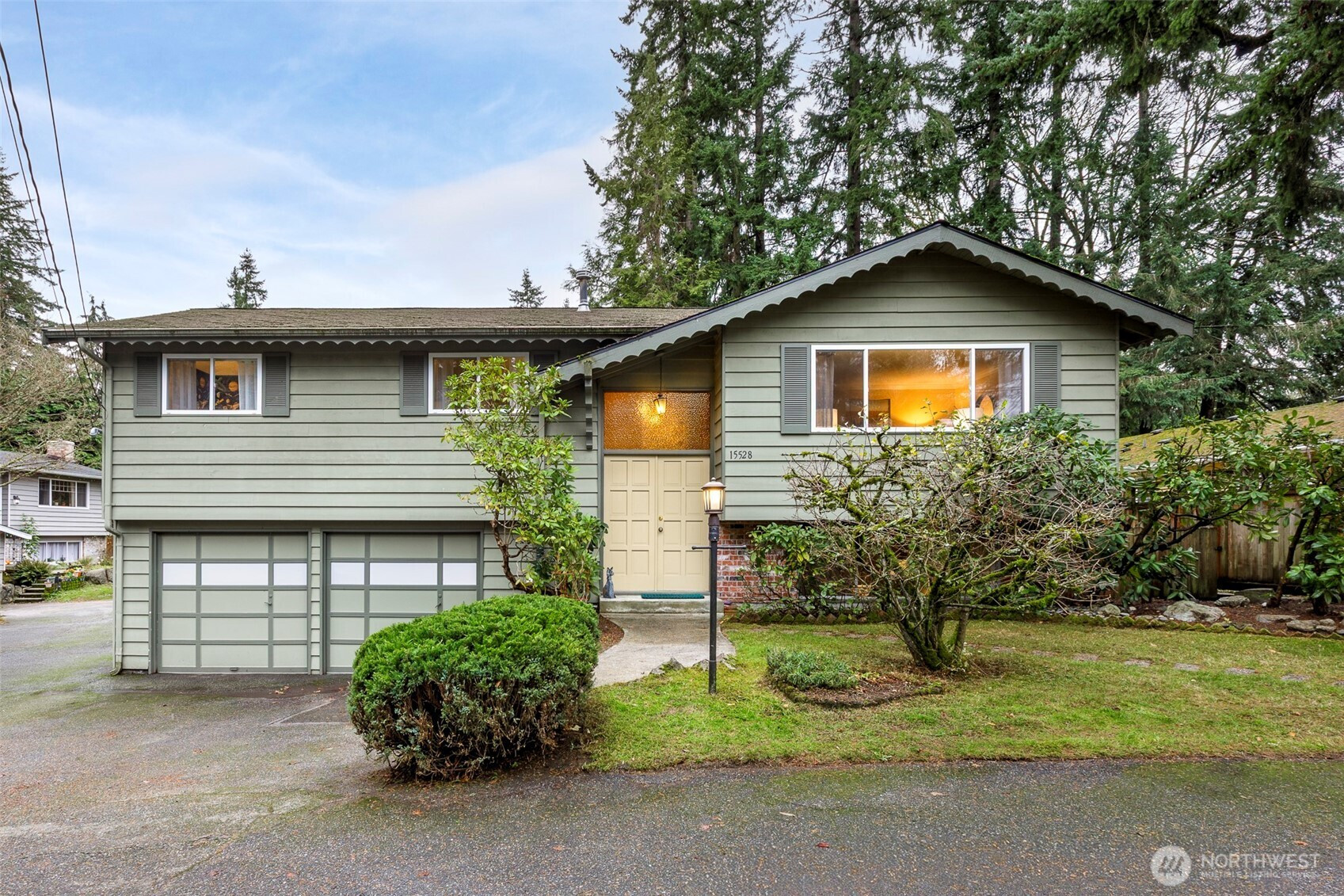 15528 Greenwood Avenue N, Shoreline, WA 98133