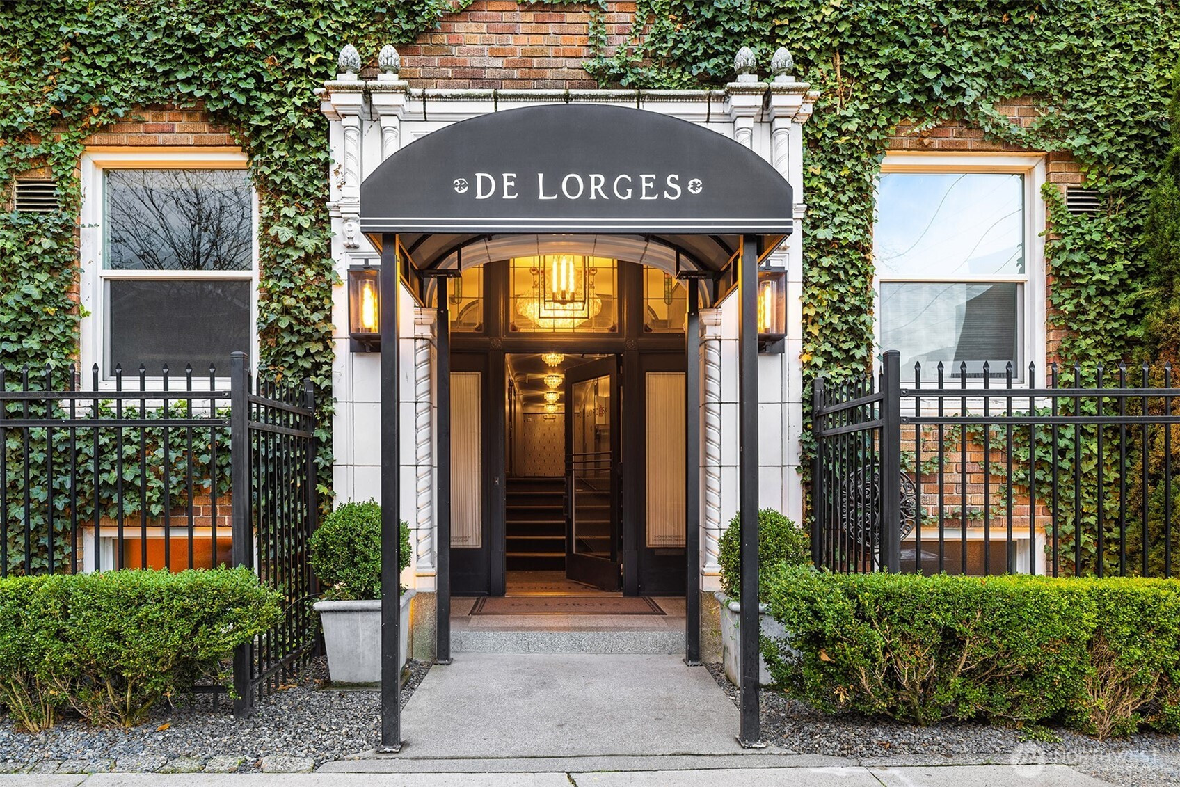 325 Harvard Avenue E, Seattle, WA 98102