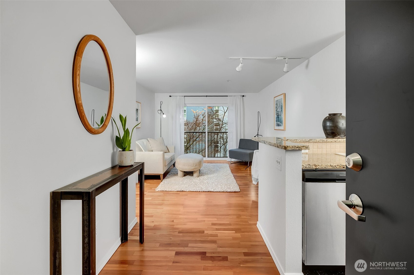 323 Queen Anne Avenue N, Seattle, WA 98109