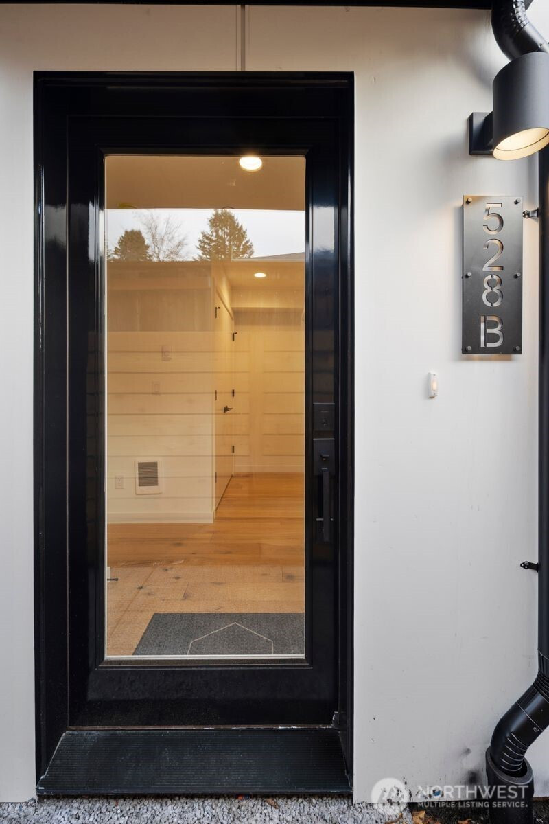 528 B N 72nd Street, Seattle, WA 98103