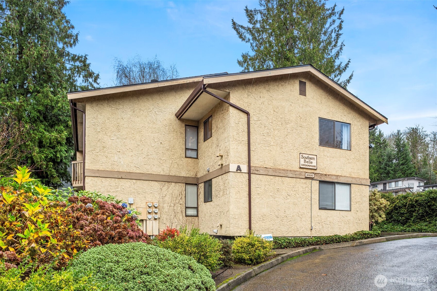 10330 SE 6TH Street, Bellevue, WA 98004