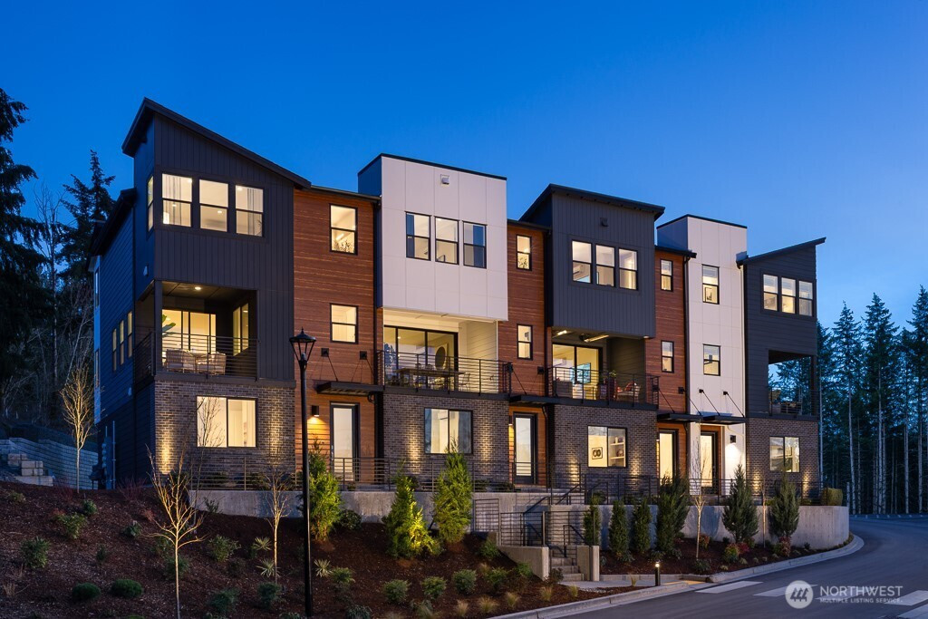 10811 (HS 111) 120TH Lane NE, Kirkland, WA 98033