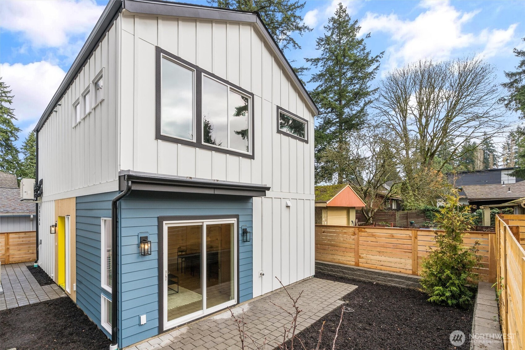 14306 Roslyn Place N, Seattle, WA 98133