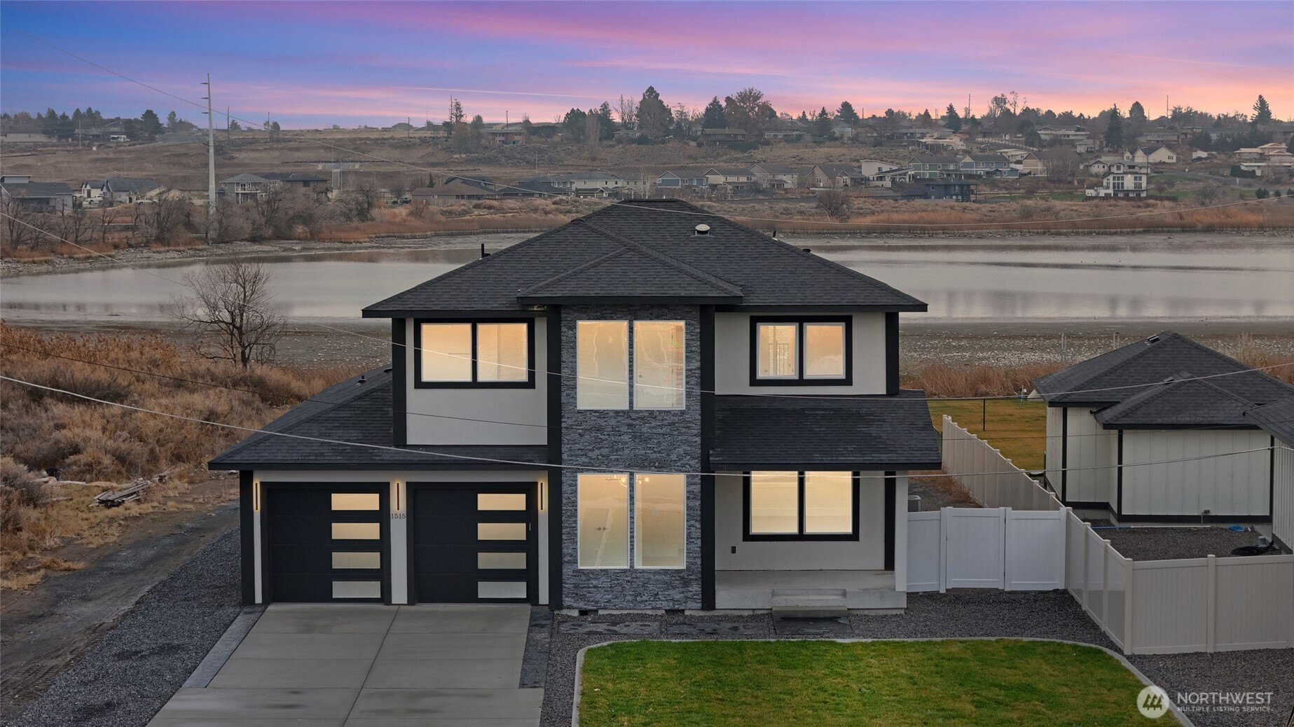 1515 W Lakeside Dr, Moses Lake, WA 98837