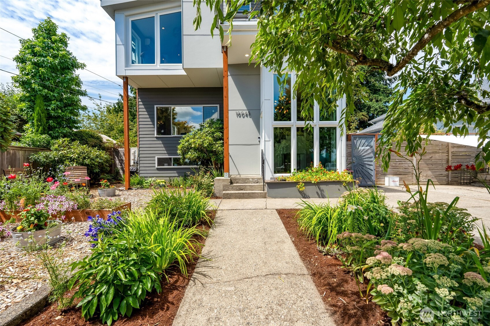 10045 9th Avenue SW, Seattle, WA 98146