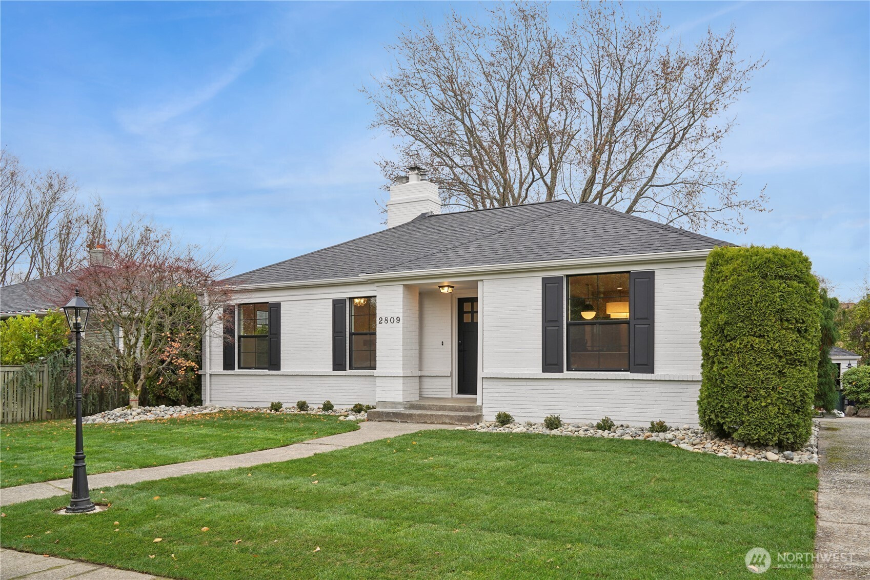 2809 40th Avenue W, Seattle, WA 98199