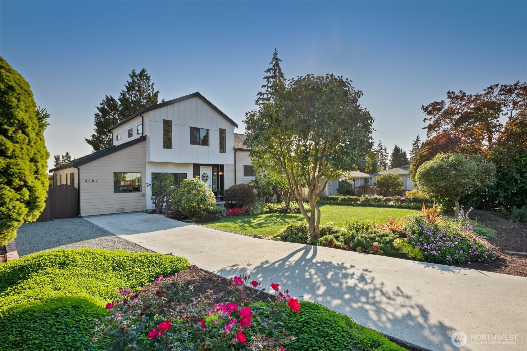 4902 241st Street SW, Lake Forest Park, WA 98043