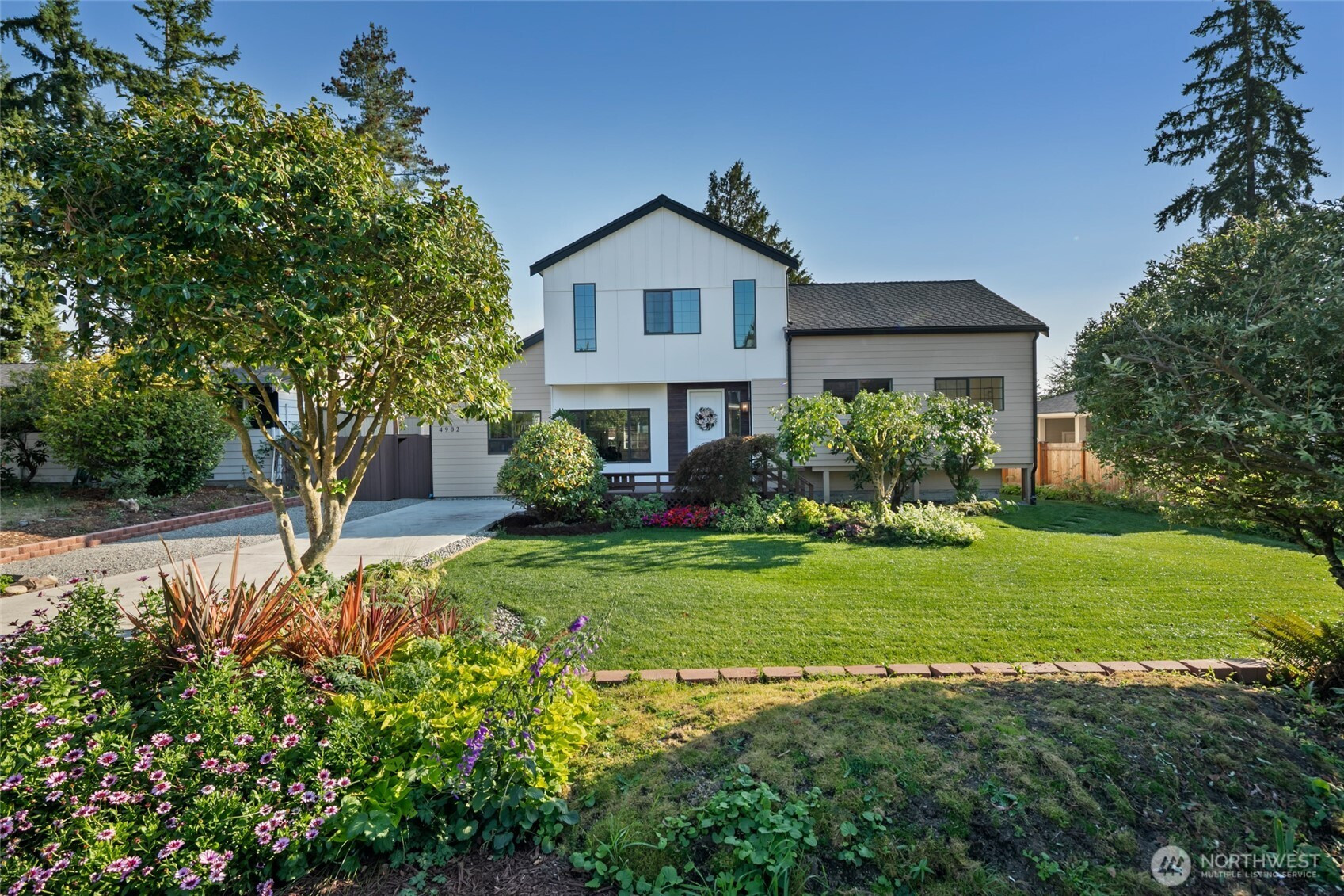 4902 241st Street SW, Lake Forest Park, WA 98043