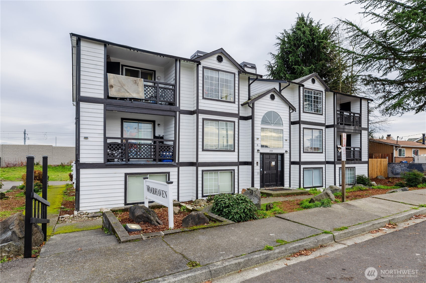 23110 30th Ave S, Des Moines, WA 98198