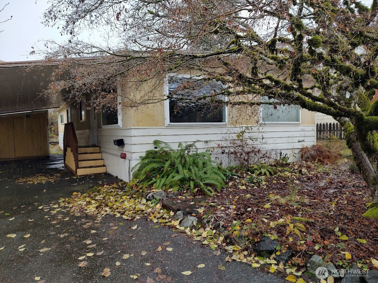 13320 Highway 99, Everett, WA 98204