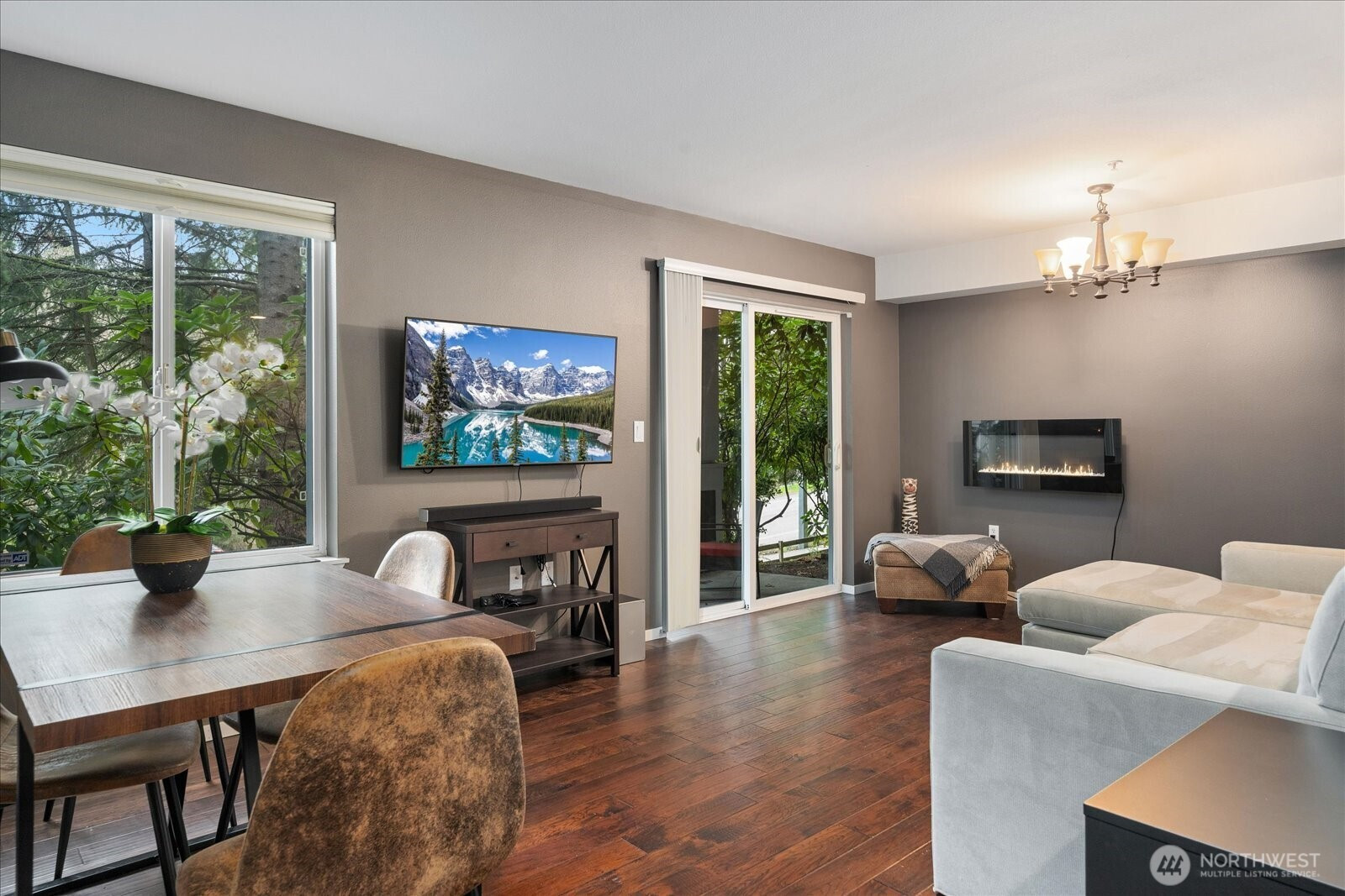 5589 Lakemont Boulevard SE, Bellevue, WA 98006