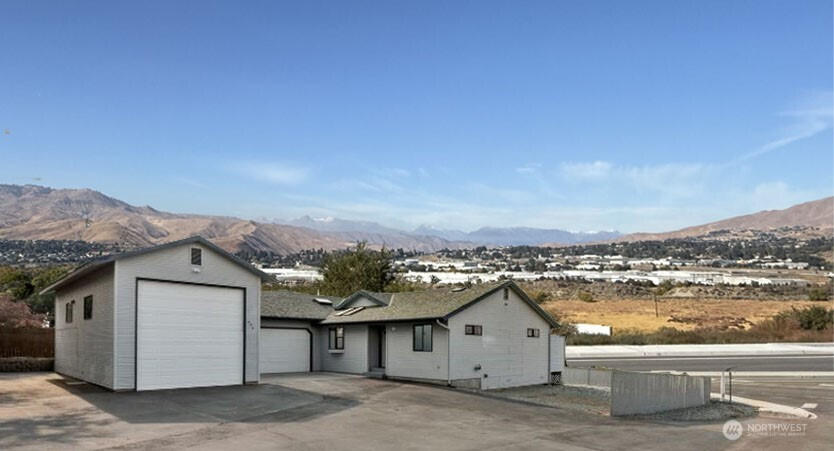 326 Goldcrest Street, East Wenatchee, WA 98802
