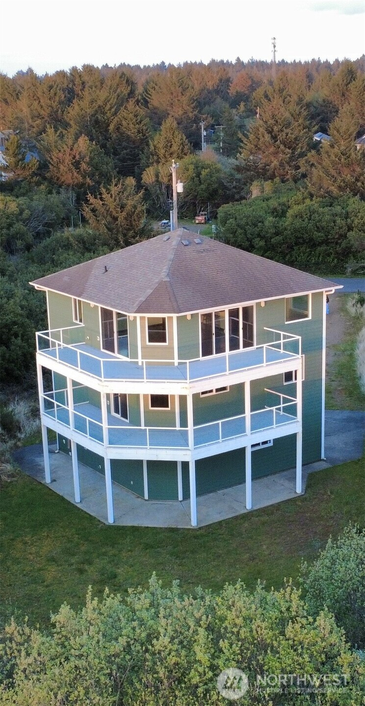 189 S Sand Dune Avenue SW, Ocean Shores, WA 98569