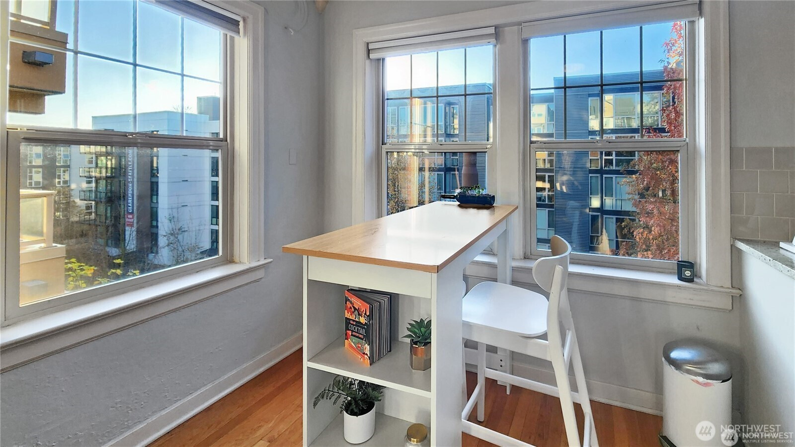 124 Warren Avenue N, Seattle, WA 98109