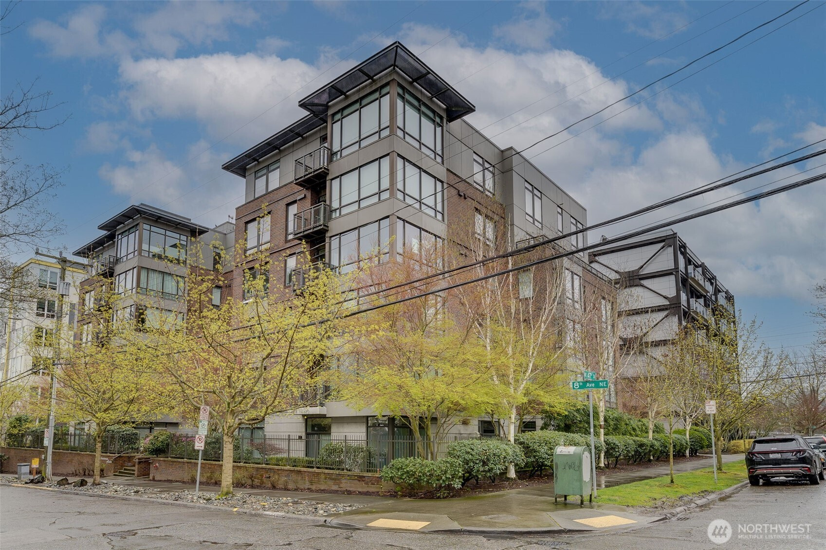 4547 8th Avenue NE, Seattle, WA 98105