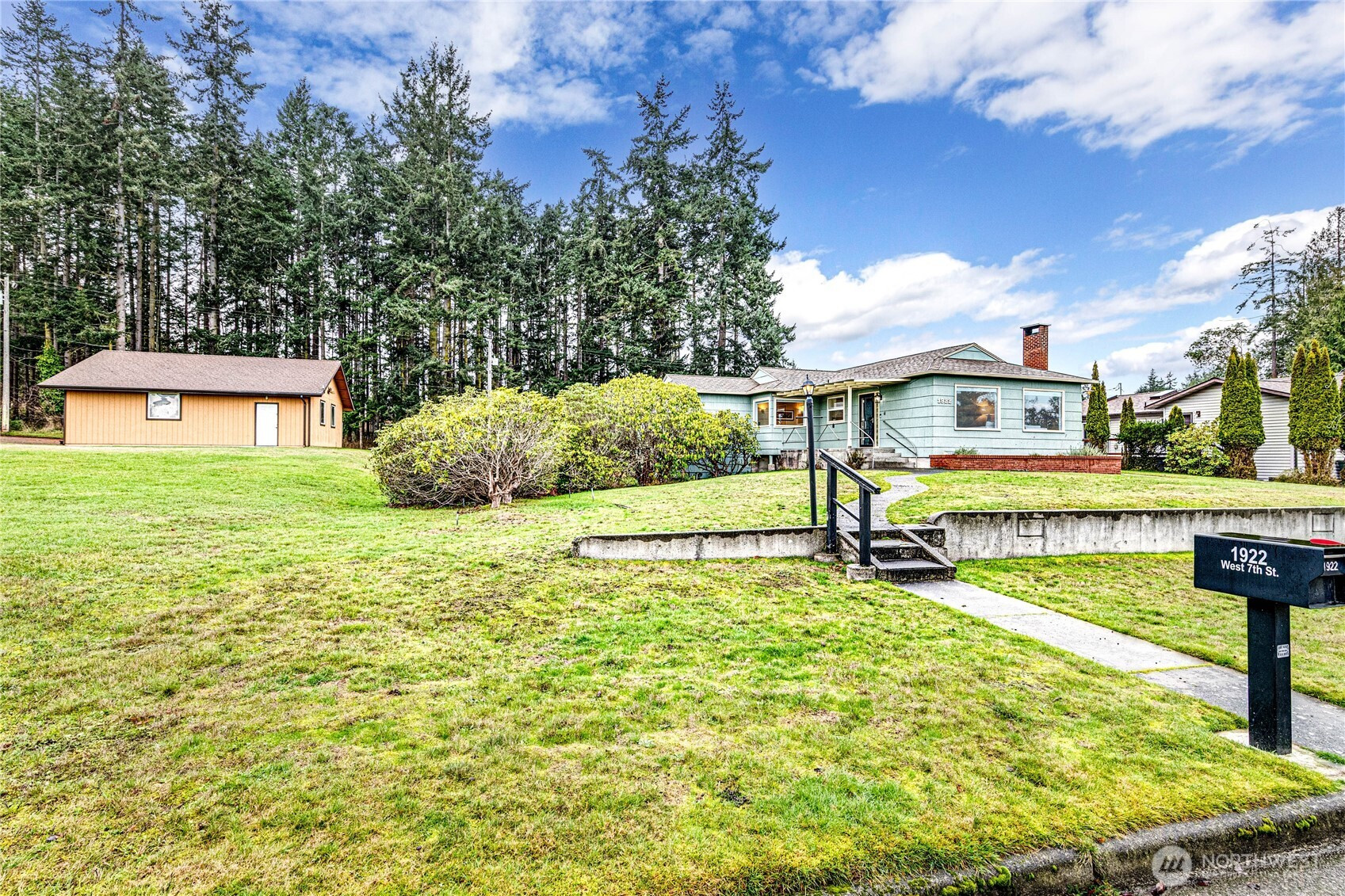 1922 W 7th Street, Port Angeles, WA 98363