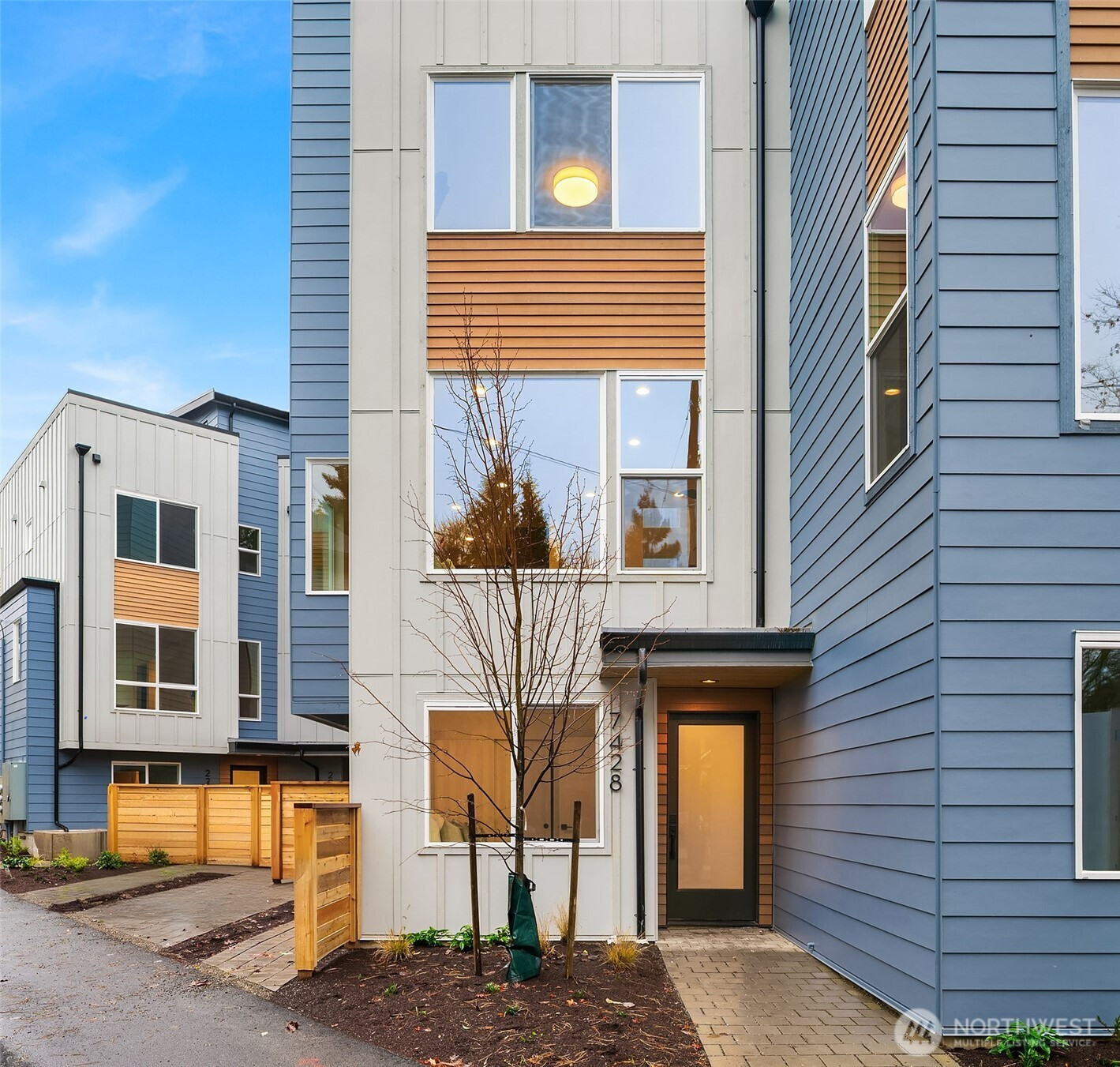 7428 2nd Avenue NE, Seattle, WA 98115