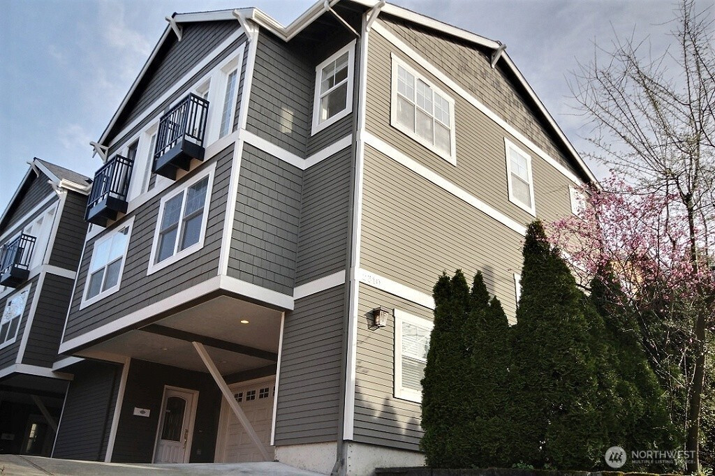 2310 10th Avenue E, Seattle, WA 98102