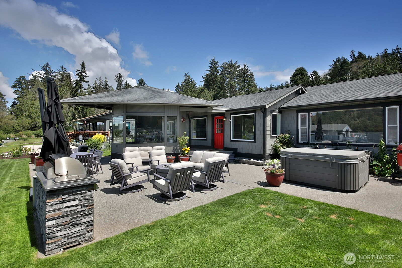 213 Cornet Bay Road, Oak Harbor, WA 98277