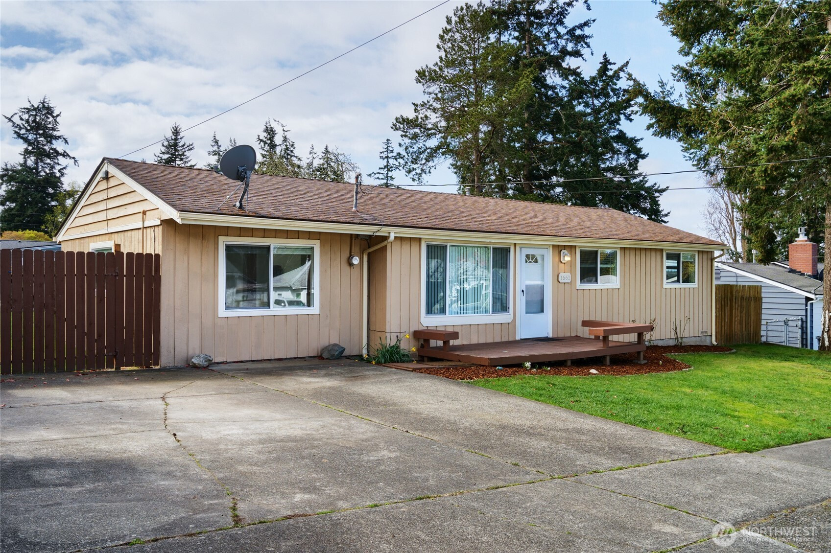 1661 NE 9th Avenue, Oak Harbor, WA 98277