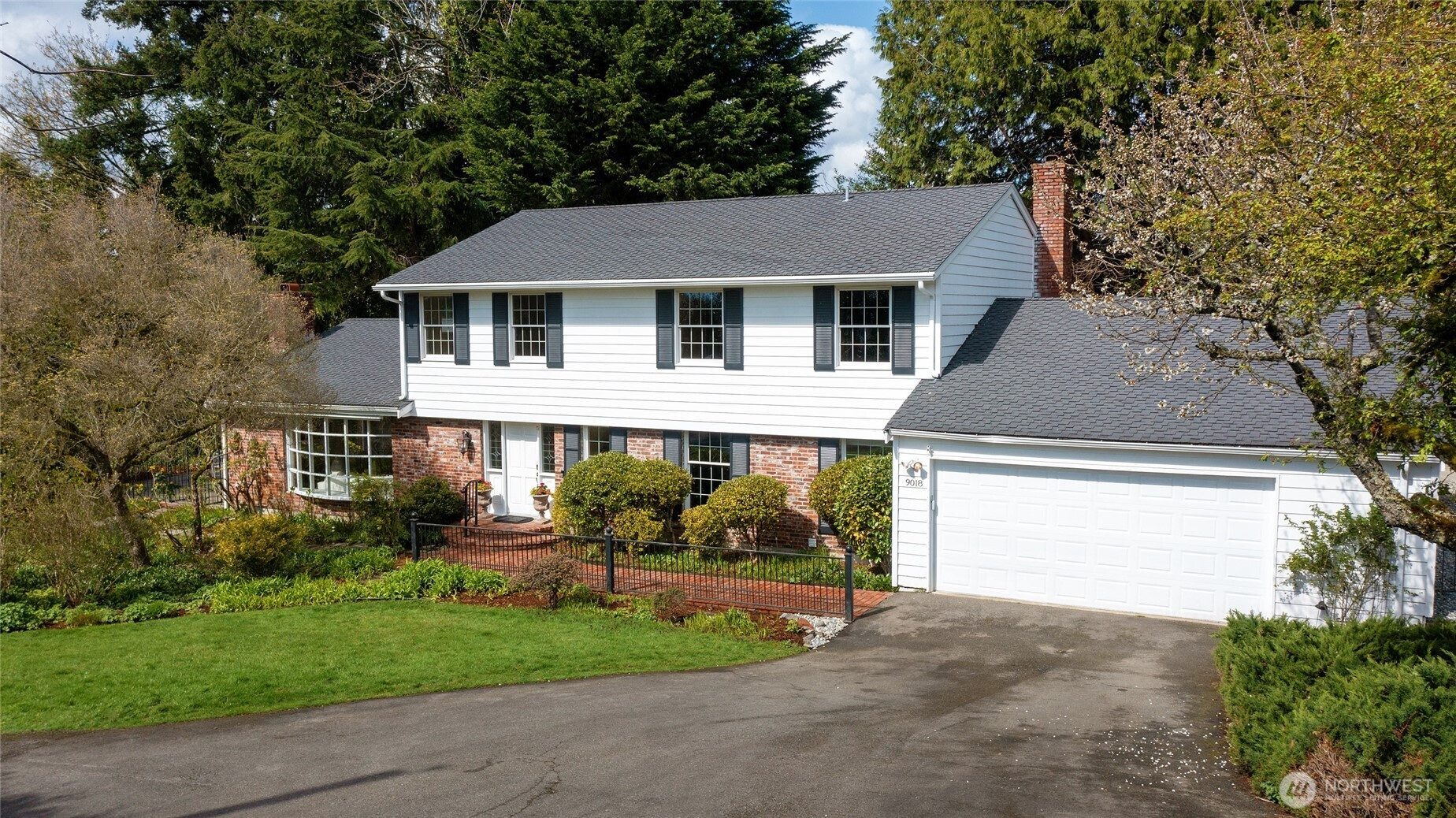 9018 NE 38th Place, Yarrow Point, WA 98004