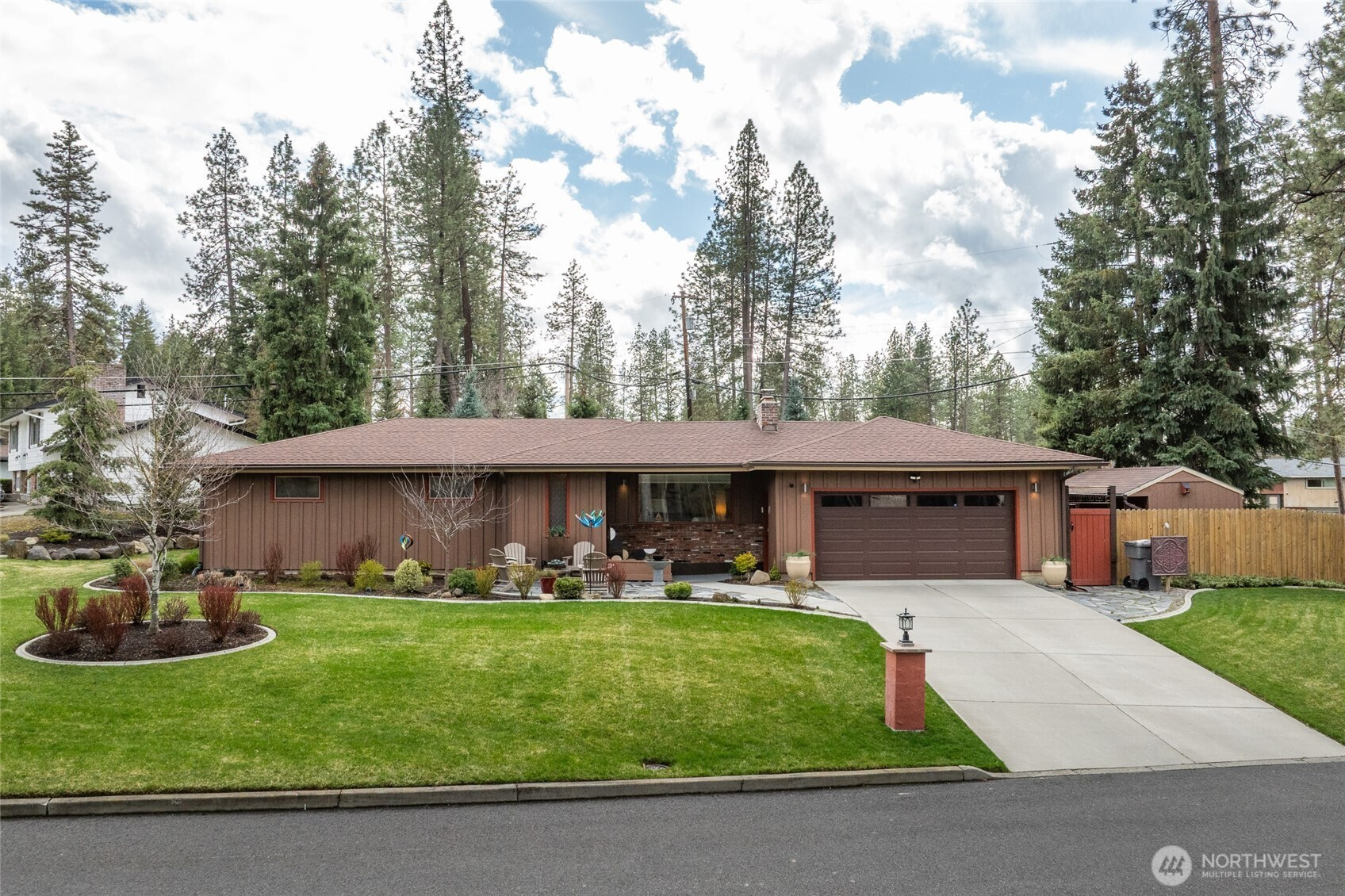 1210 E Greenleaf Dr, Spokane, WA 99208