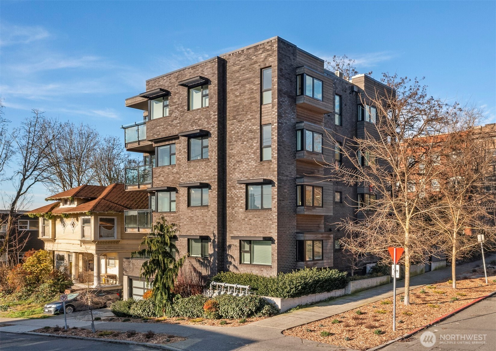 403 13th Avenue E, Seattle, WA 98102